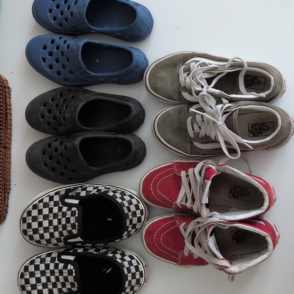 LOT OF VANS KIDS